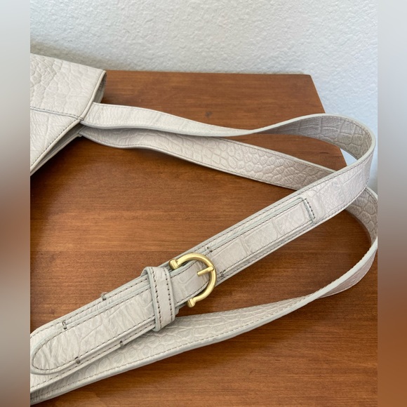 COPY - Brahmin Brayden Pearlized Ivory/Light Gray Leather Tote Bag Croc Embossed - Picture 6 of 15